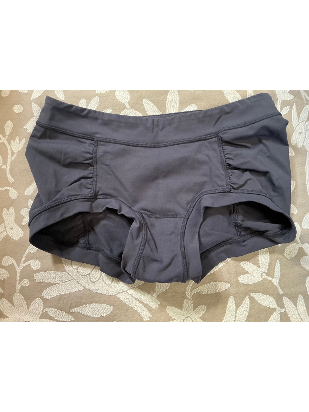 Lululemon Hot Yoga Shorts Sz 4